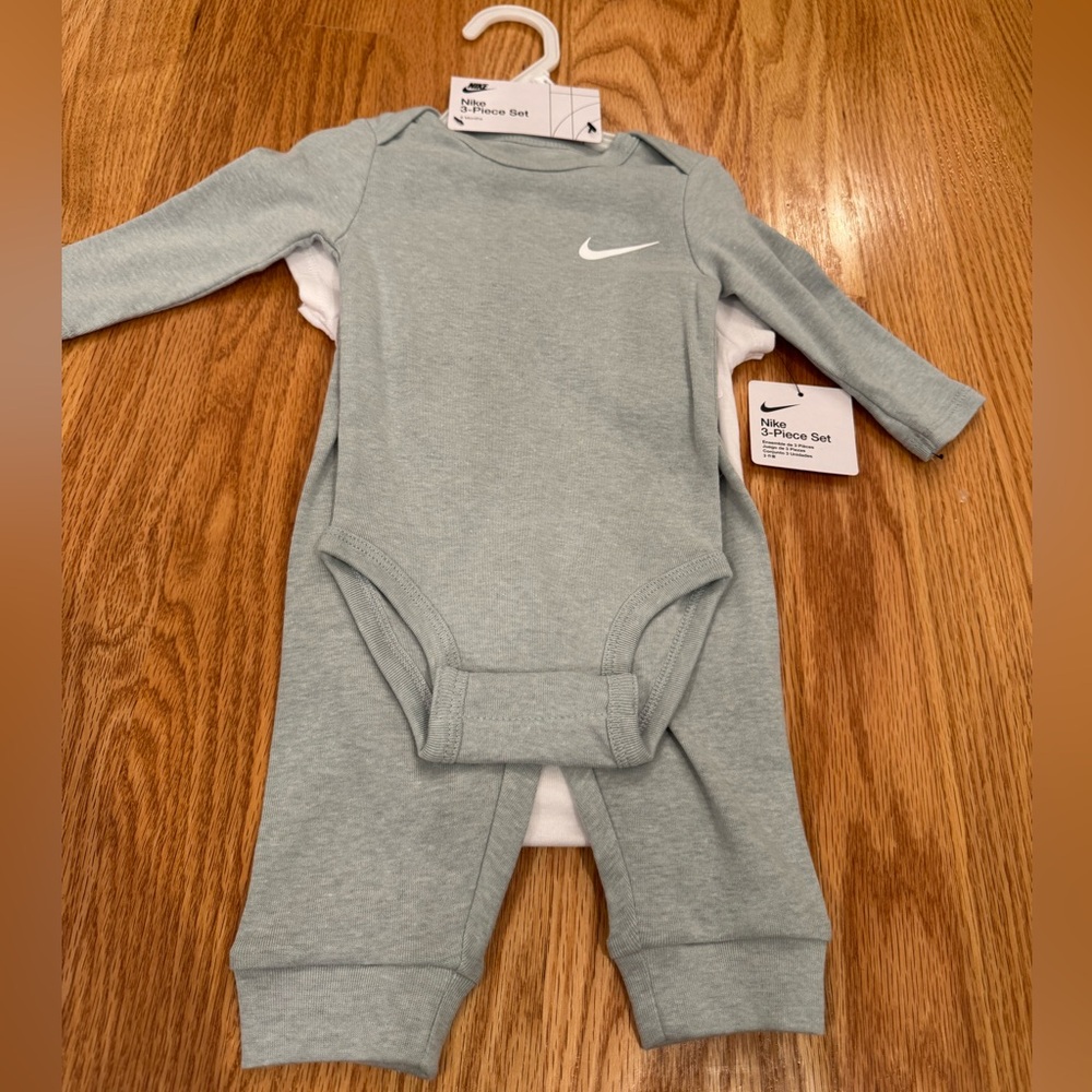 NWT Nike 3 piece set for baby 6 months